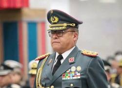 Juan José Zúñiga lidera un levantamiento militar en Bolivia.