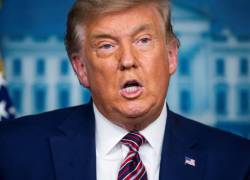 Trump vetado de Facebook hasta el 2023 por considerarlo una amenaza.