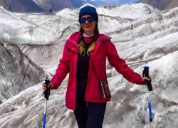 La alpinista Natalia Nagovitsyna en su ascenso al Pico Pobeda, en la frontera entre Kirguistán y China, uno de los escenarios más difíciles del mundo operaciones de rescate.