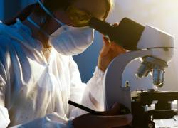 Fotografía referencial de una científica.