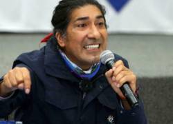 El comité examinó a petición de Pérez las circunstancias de su matrimonio con la periodista franco-brasileña Manuela Lavinias.