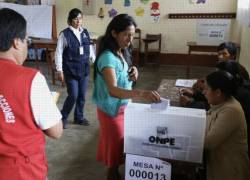 Los últimos años, Perú ha vivido un período de inestabilidada política, por las sucesivas caídas de sus presidentes.