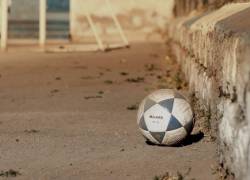 Fotografía referencial de un balón de fútbol.