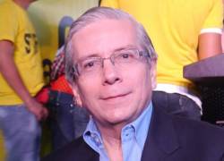 Del Cioppo mencionó una serie de contratos suscritos entre la Embajada de Ecuador y la cooperativa Kinema en un programa de televisión.