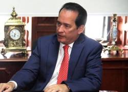 El ministro de Gobierno, Henry Cucalón, habla sobre la amenaza que enfrenta la democracia por el pedido de juicio político desde la Asamblea.