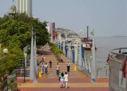 El Malecón 2000 es una de los principales espacios turísticos de la ciudad de Guayaquil, ubicado entre el río Guayas y la zona céntrica de la ciudad.