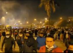 Policía lanzó esta noche bombas lacrimógenas en los predios de la Universidad Central.