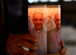 Vaticano da detalles sobre el estado 'crítico' del Papa Francisco y convoca a un rosario de oración