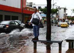 Inundación registrada en marzo pasado, en un calle de Guayaquil. Foto: API