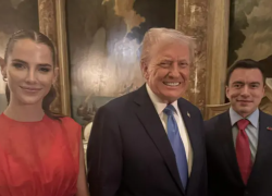La primera dama, Lavinia Valbonesi, junto a los presidentes Donald Trump y Daniel Noboa.