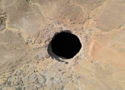 El pozo de Barhout, conocido como el pozo del infierno, una cueva de 112 metros en el desierto.