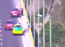 Intento de suicidio en el puente El Chiche en Quito.