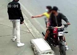 La pareja de novios se dedicaba a robar a través de una moto.