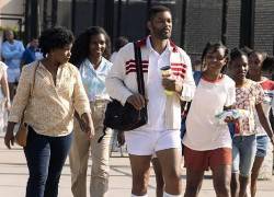 Will Smith actúa como el padre, Richard Williams, de las hermanas Serena y Venus Williams.