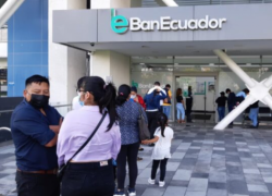 En redes sociales circulan noticias y mensajes de texto falsos sobre los créditos de BanEcuador con el objetivo de estafar.