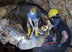 Guillermo Lasso rechazó que la minería ilegal haya puesto en riesgo la estabilidad de la ciudad e hizo un llamado a la alcaldía para que se lleve a cabo las inspecciones oportunas “casa por casa”.