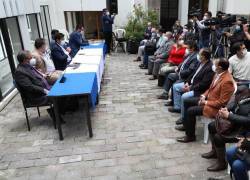 Reunión entre los dirigentes de los gremios del transporte y el alcalde de Quito.
