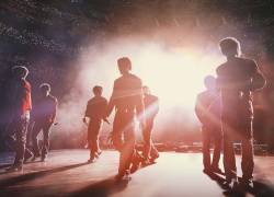 Captura de la película Stray Kids: The DominATE Experience que muestra a la agrupación coreana.