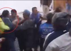 VIDEO: Alcalde de Alausí, Rodrigo Rea, fue agredido en plena reunión con damnificados del mortal deslizamiento