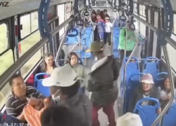Asalto en bus de transporte público en Quito.