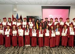 Estudiantes graduados de MBTU Miami en el 2025.
