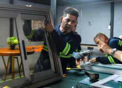 Industria ecuatoriana produce ventanas prefabricadas listas para instalar