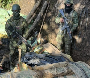 Militares durante un operativo contra la minería ilegal.