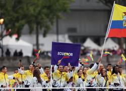 Ecuador durante su paso por el río Sena.