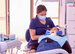 Parte de los beneficios de los socios de la CACEL es la atención odontológica.
