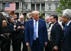 El presidente de los Estados Unidos, Donald Trump, llega para hablar con la prensa tras una reunión con ejecutivos del sector tecnológico sobre inteligencia artificial en la Casa Blanca, en Washington D. C., el 29 de septiembre de 2026.