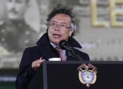 El presidente de Colombia, Gustavo Petro, habla en una ceremonia de ascensos militares este lunes, en Bogotá.