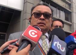 El asambleísta por Pachakutik, Ricardo Vanegas, se dirigió a la prensa a las afueras del edificio de la Fiscalía y dirigió la advertencia al Gobierno.