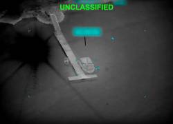 Un buque de guerra iraní justo antes de ser alcanzado por un proyectil cerca del estrecho de Ormuz como parte de la Operación Furia Épica el 10 de marzo de 2026.