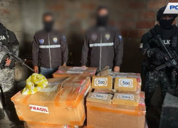 Policía incauta media tonelada de cocaína en el sector de San Pedro, en Manta