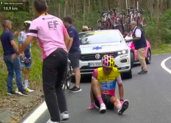 Richard Carapaz no tuvo un buen comienzo en el Tour de Francia.