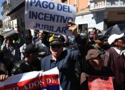 Casi 17 mil docentes aún no reciben incentivos jubilares en Ecuador; se espera un pago este mes