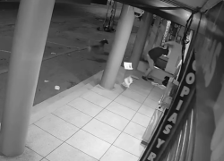 Sujeto dejó panfletos en los exteriores de la Fiscalía de Montecristi.