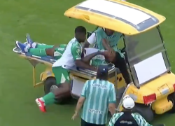 Futbolista fue atropellado cuando un carrito médico salía de la cancha.