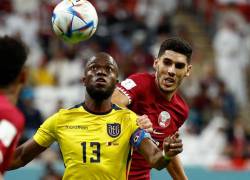 Enner Valencia en medio del partido inaugural de la Copa del Mundo 2022 contra Catar.