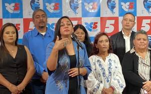 Gabriela Rivadeneira durante una rueda de prensa de Revolución Ciudadana.