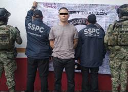 Fotografía que muestra a Ángel Aguilar Morales, alto cabecilla del grupo de delincuencia organizada Los Lobos, tras ser capturado en México.