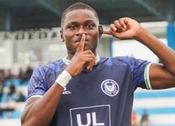 Klever Caicedo celebrando el gol que marcó con Búhos ULVR frente a Guayaquil FC en 2024.