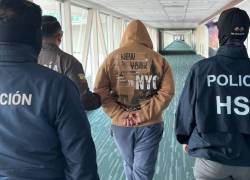 Fotografía que muestra al ciudadano arribando a Ecuador.