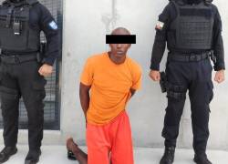 Fotografía que muestra a alias Pan Quemado tras su traslado a la Cárcel del Encuentro, en Santa Elena.