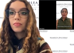 Asambleísta Bayas, ¿está presente?, preguntó Camila León.