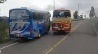 Suspenden a choferes de bus que competían en la vía Guamote - Colta