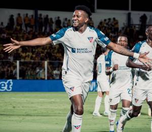 Michael Estrada celebrando el gol anotado ante Mirassol en Copa Libertadores.