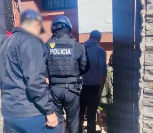 Fotografía que muestra uno de los allanamientos realizados en el marco de la investigación por el asesinato.