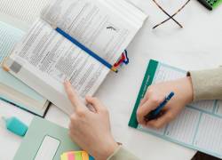 Ecuador abrirá más de 141.000 cupos en educación superior pública para el primer periodo de 2026.