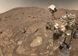 La NASA confirma indicios de vida antigua en una roca de Marte.